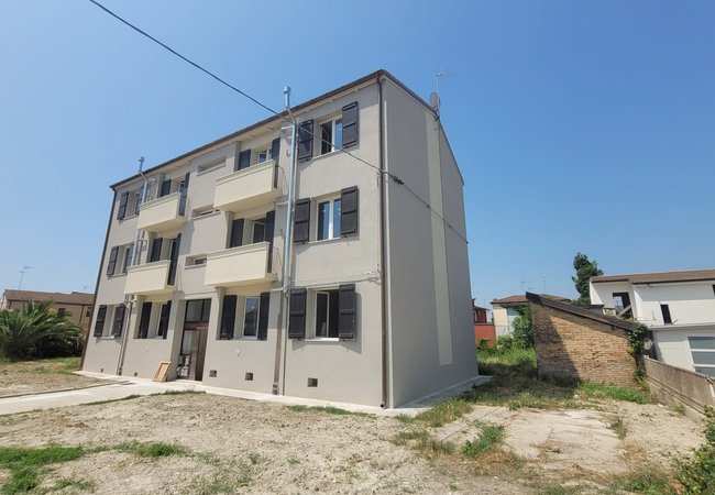 Vista di cappotto realizzato e infissi sostituiti