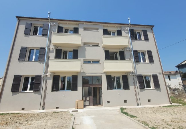 Vista di cappotto realizzato e infissi sostituiti