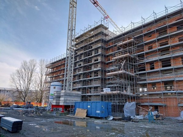 Vista del cantiere dalla Via Tassoni